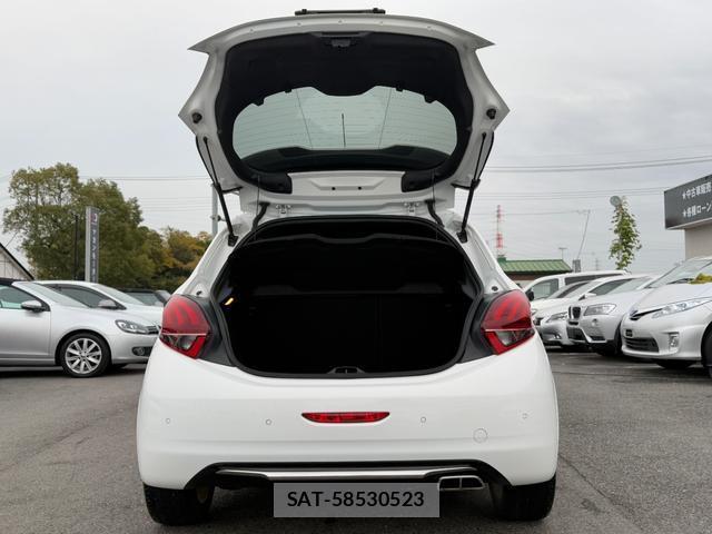 Peugeot 208 2016-06 7808755-14