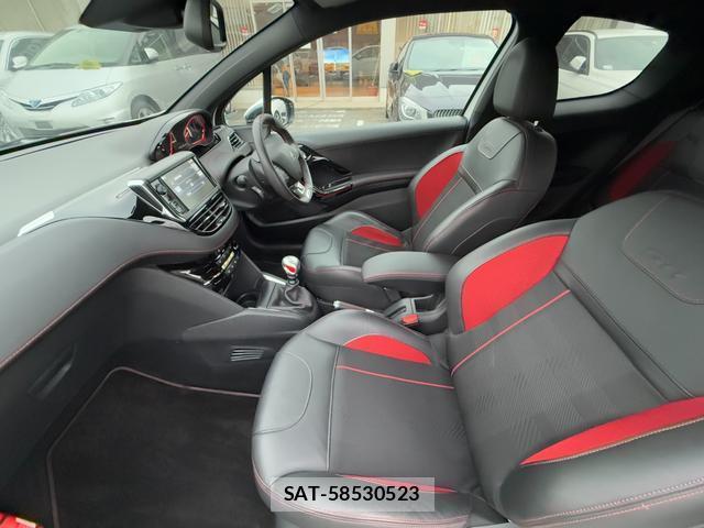 Peugeot 208 2016-06 7808755-16