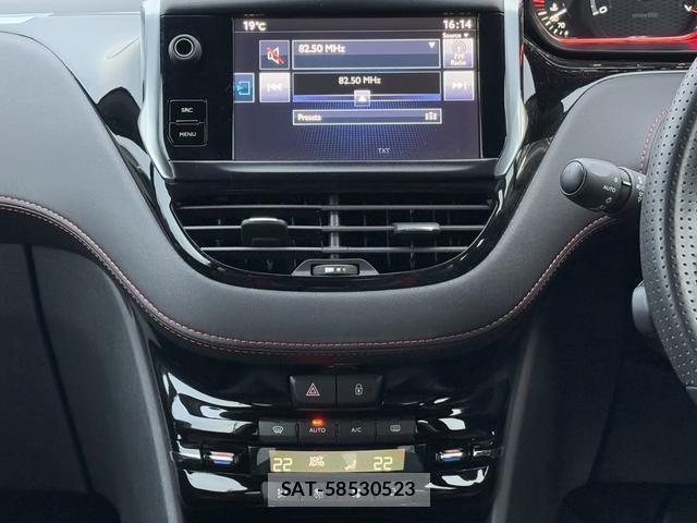 Peugeot 208 2016-06 7808755-18