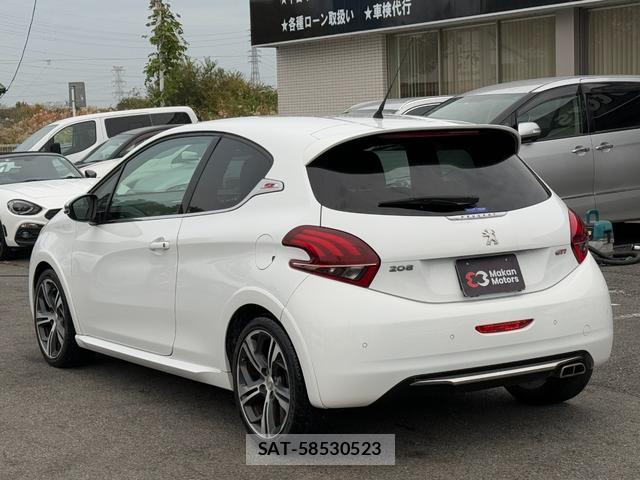 Peugeot 208 2016-06 7808755-9