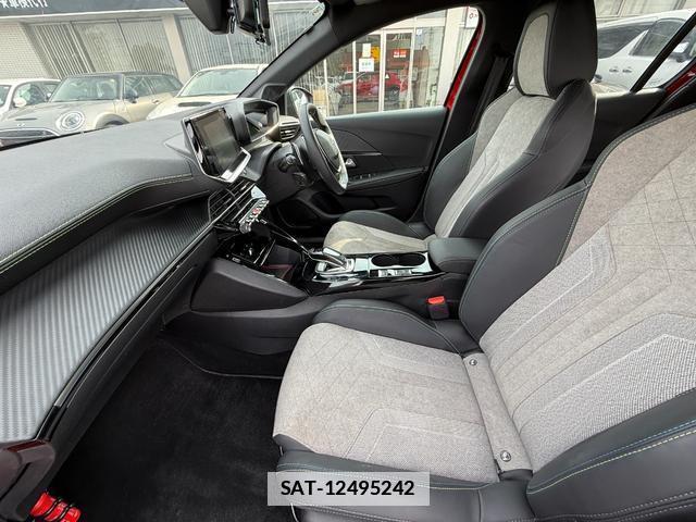Peugeot 208 2021-05 7808792-16