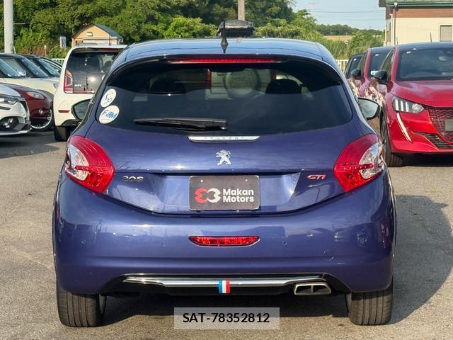 Peugeot 208 2013-10 7808814-10