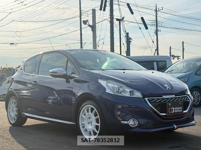 Peugeot 208 2013-10 7808814-13