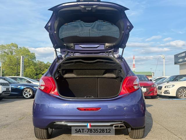 Peugeot 208 2013-10 7808814-14