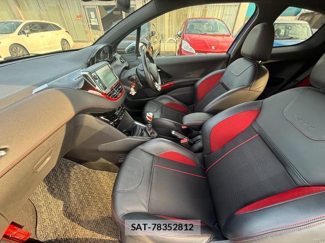 Peugeot 208 2013-10 7808814-16