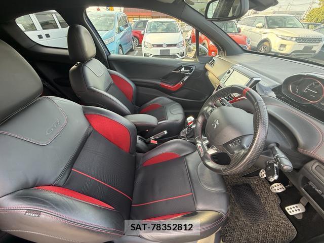 Peugeot 208 2013-10 7808814-5