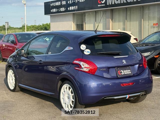 Peugeot 208 2013-10 7808814-9