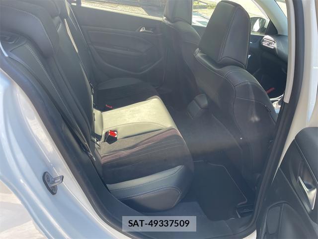 Peugeot 308 2015-08 7800659-13