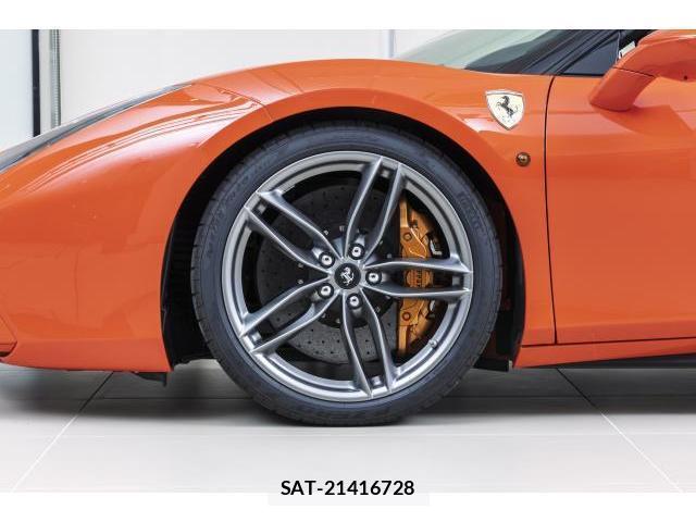 Ferrari 488 GTB 2017-10 7801780-11