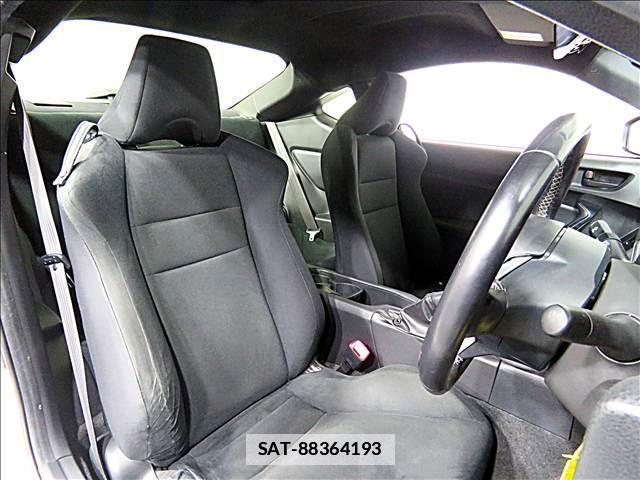 Toyota 86 2017-06 7802863-11