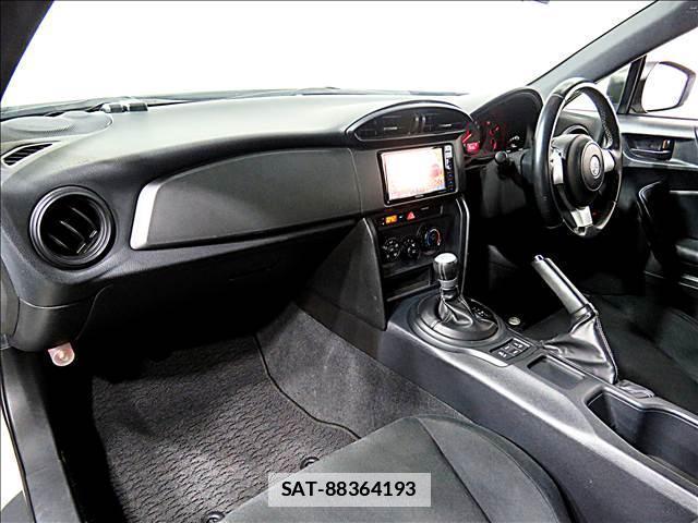 Toyota 86 2017-06 7802863-12