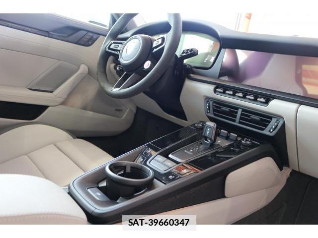 Porsche 911 2026-04 7799742-15