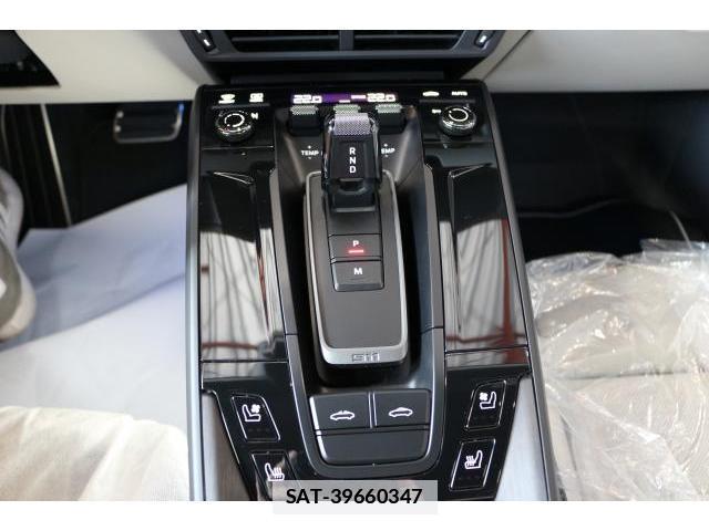 Porsche 911 2026-04 7799742-16
