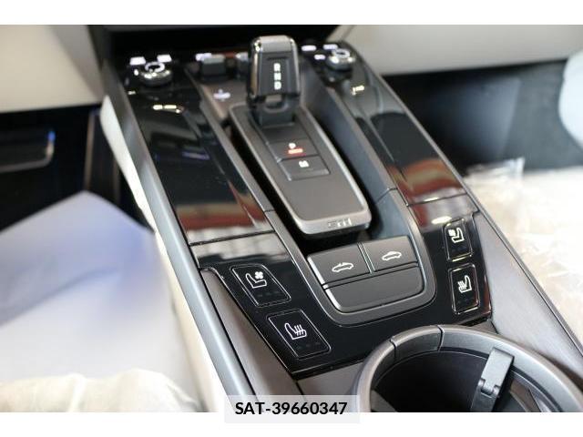 Porsche 911 2026-04 7799742-17