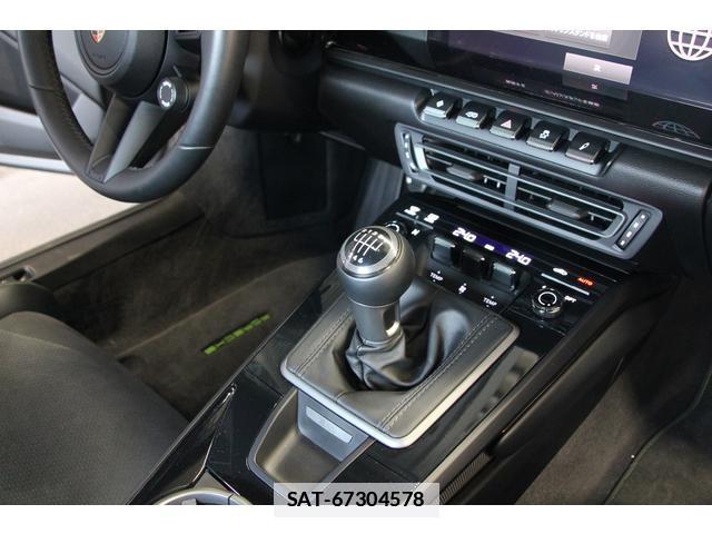 Porsche 911 2024-09 7800960-16