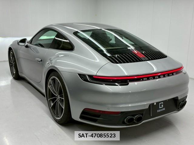 Porsche 911 2021-04 7802455-9