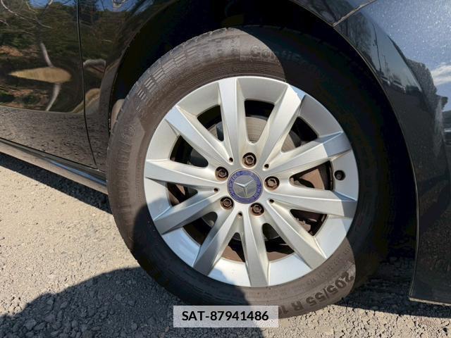 Mercedes Benz A-CLASS 2016-11 7805932-16