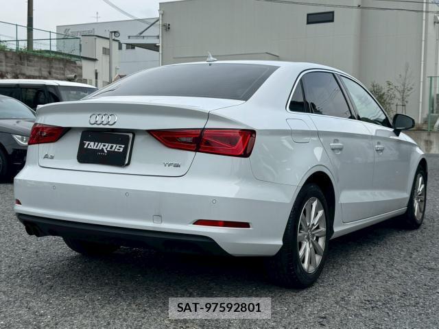 Audi A3 SEDAN 2014-11 7803067-1