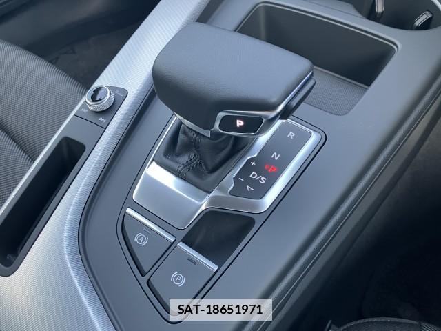 Audi A4 2023-08 7807170-15