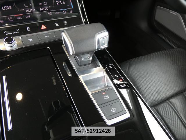 Audi A8 2021-10 7798476-10