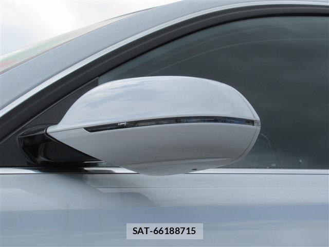 Audi A8 2012-03 7802667-12