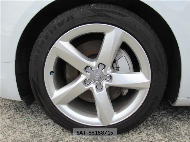 Audi A8 2012-03 7802667-13