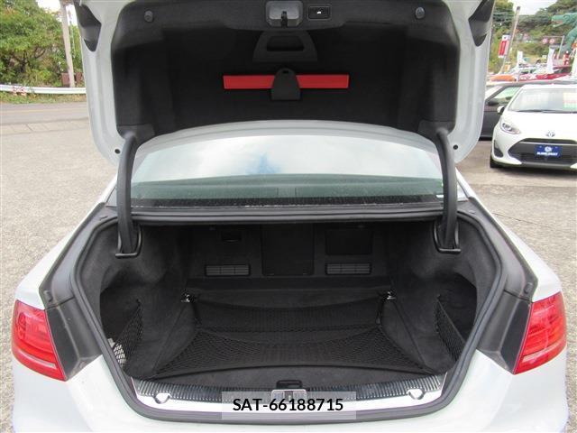 Audi A8 2012-03 7802667-19