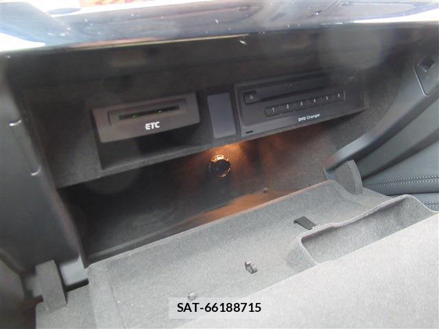 Audi A8 2012-03 7802667-7