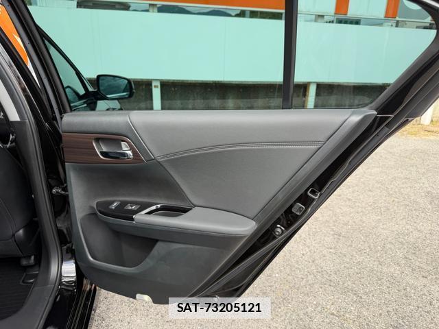 Honda ACCORD HYBRID 2017-08 7796975-16