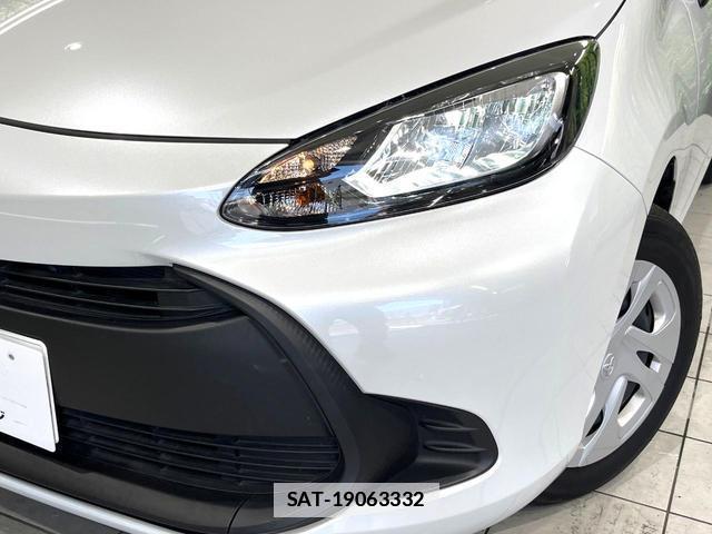 Toyota AQUA 2023-03 7793102-12