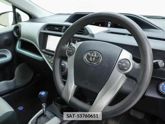 Toyota AQUA 2012-04 7794317-15