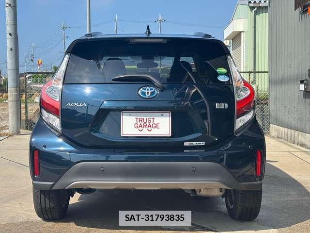 Toyota AQUA 2018-08 7794506-1