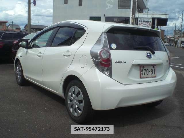 Toyota AQUA 2012-07 7795191-5