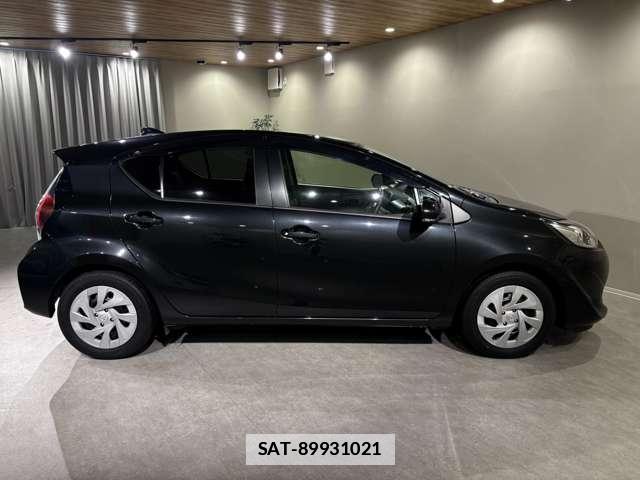 Toyota AQUA 2021-01 7795386-3
