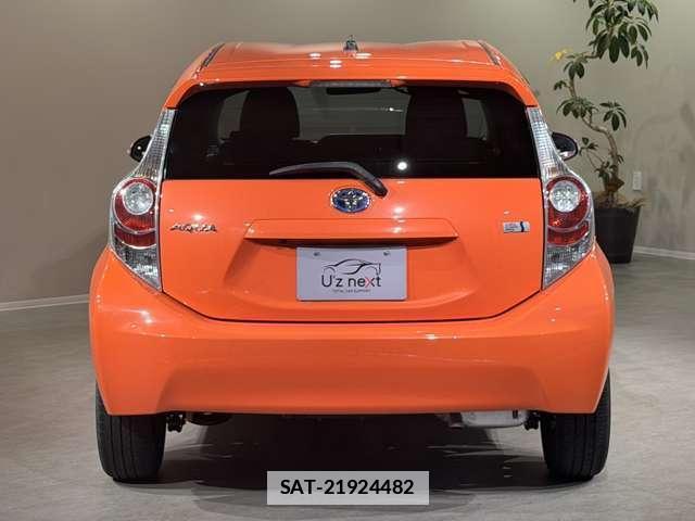 Toyota AQUA 2012-08 7795426-1
