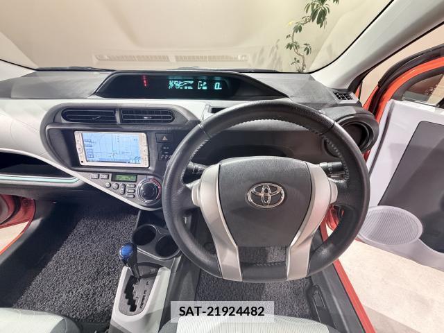 Toyota AQUA 2012-08 7795426-17