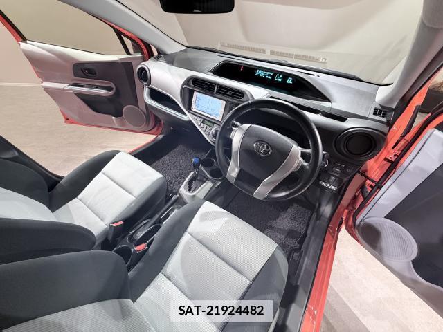Toyota AQUA 2012-08 7795426-5