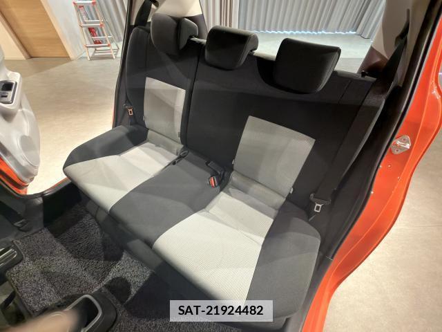 Toyota AQUA 2012-08 7795426-6