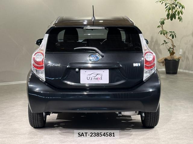 Toyota AQUA 2012-01 7795428-1