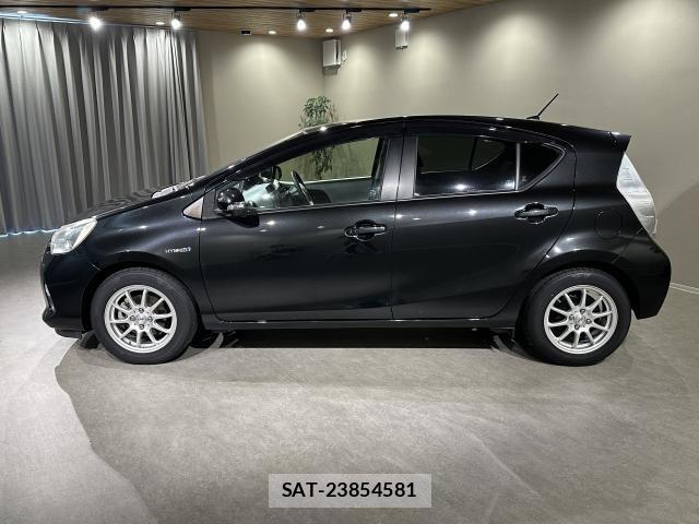 Toyota AQUA 2012-01 7795428-10