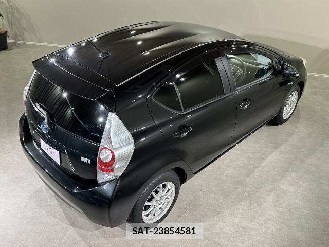 Toyota AQUA 2012-01 7795428-13