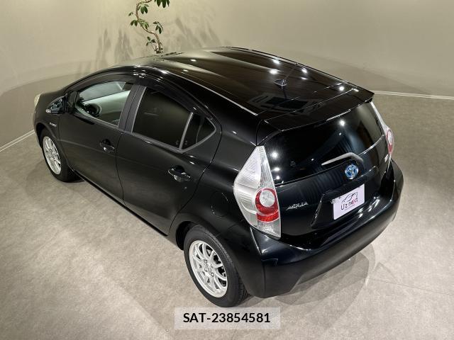 Toyota AQUA 2012-01 7795428-14