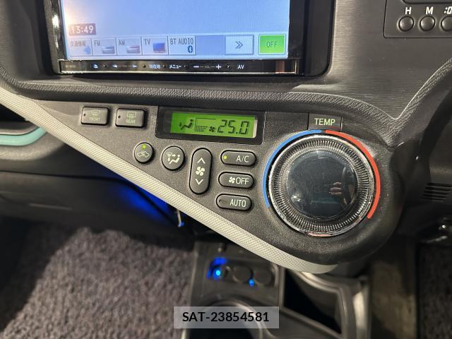 Toyota AQUA 2012-01 7795428-17