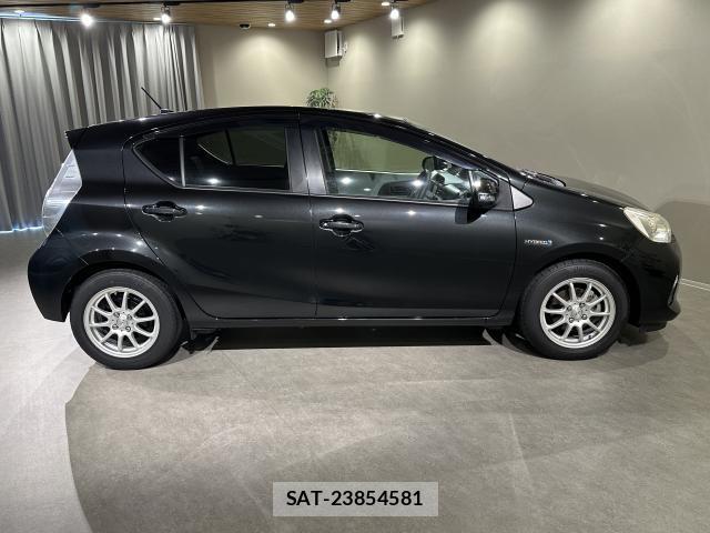 Toyota AQUA 2012-01 7795428-3