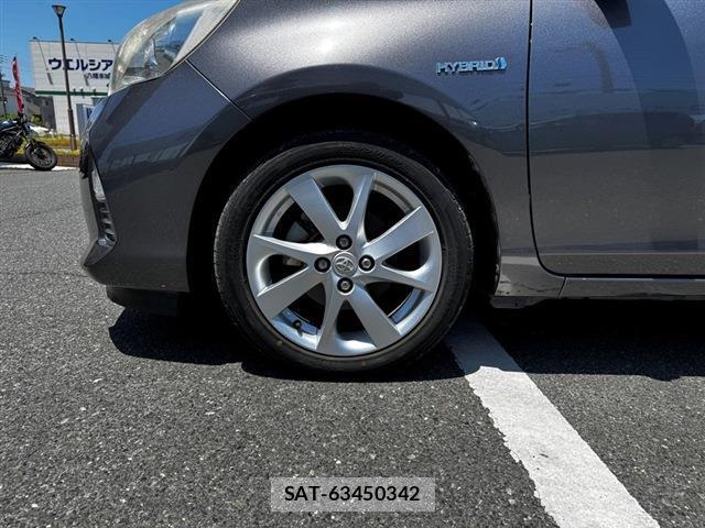 Toyota AQUA 2012-01 7795556-12