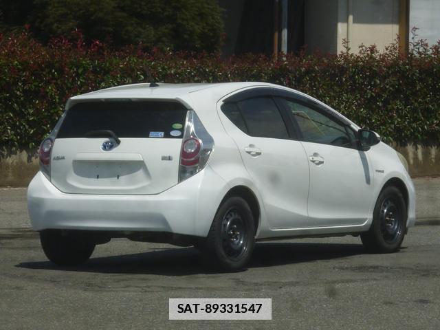 Toyota AQUA 2012-04 7798071-1