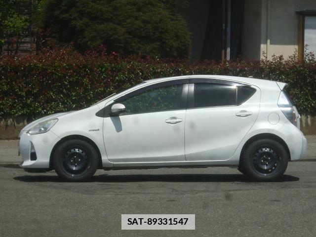 Toyota AQUA 2012-04 7798071-10