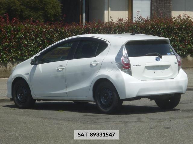 Toyota AQUA 2012-04 7798071-19