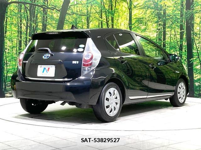 Toyota AQUA 2012-12 7799618-16