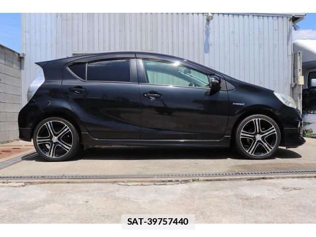 Toyota AQUA 2012-08 7800665-3
